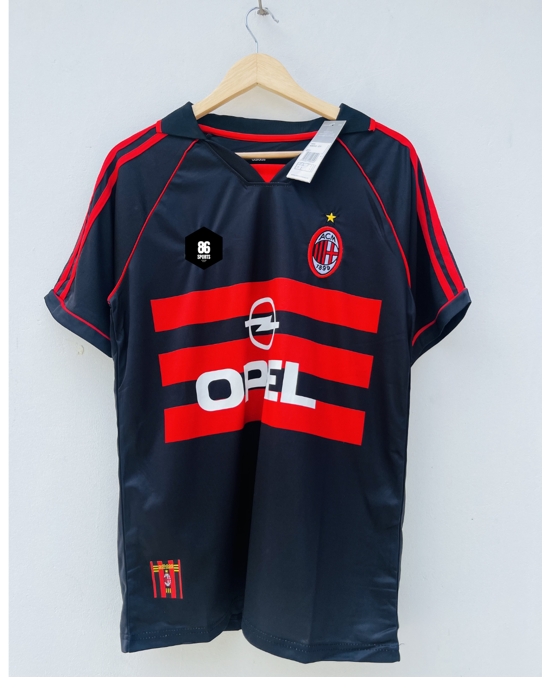 𝐈𝐦𝐩𝐨𝐫𝐭𝐞𝐝 𝐏𝐫𝐞𝐦𝐢𝐮𝐦 𝐄𝐝𝐢𝐭𝐢𝐨𝐧 -AC MILAN RETRO  𝐖𝐢𝐭𝐡 𝐒𝐡𝐨𝐫𝐭𝐬