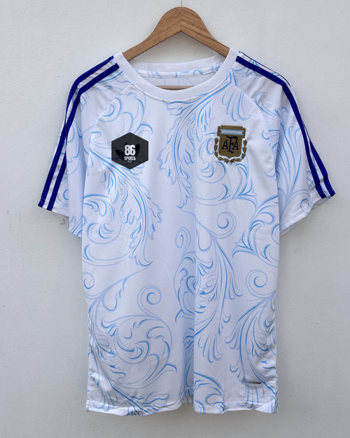 𝐈𝐦𝐩𝐨𝐫𝐭𝐞𝐝  𝐏𝐫𝐞𝐦𝐢𝐮𝐦 𝐌𝐚𝐬𝐭𝐞𝐫 𝐄𝐝𝐢𝐭𝐢𝐨𝐧 - ARGENTINA AWAY KIT WITH SHORTS 2026