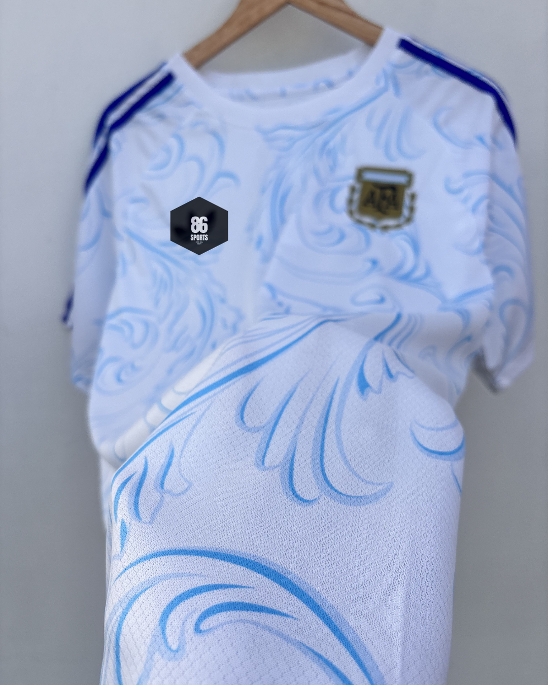 𝐈𝐦𝐩𝐨𝐫𝐭𝐞𝐝  𝐏𝐫𝐞𝐦𝐢𝐮𝐦 𝐌𝐚𝐬𝐭𝐞𝐫 𝐄𝐝𝐢𝐭𝐢𝐨𝐧 - ARGENTINA AWAY KIT WITH SHORTS 2026